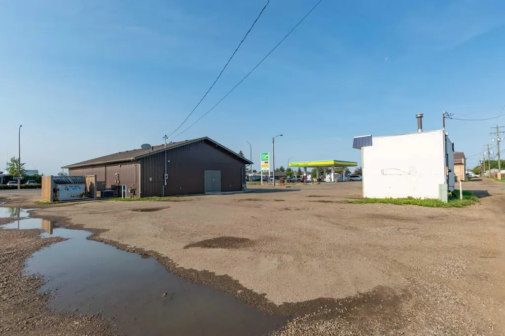 5922 50 Avenue Stettler AB T0C 2L2