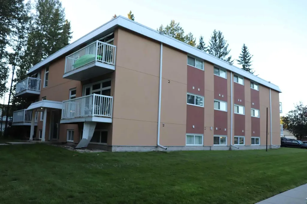 506 41 Street Edson AB T7E 1A2