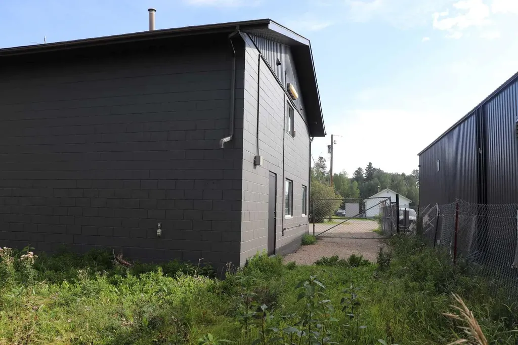 410 68 Street Edson AB T7E 1M7