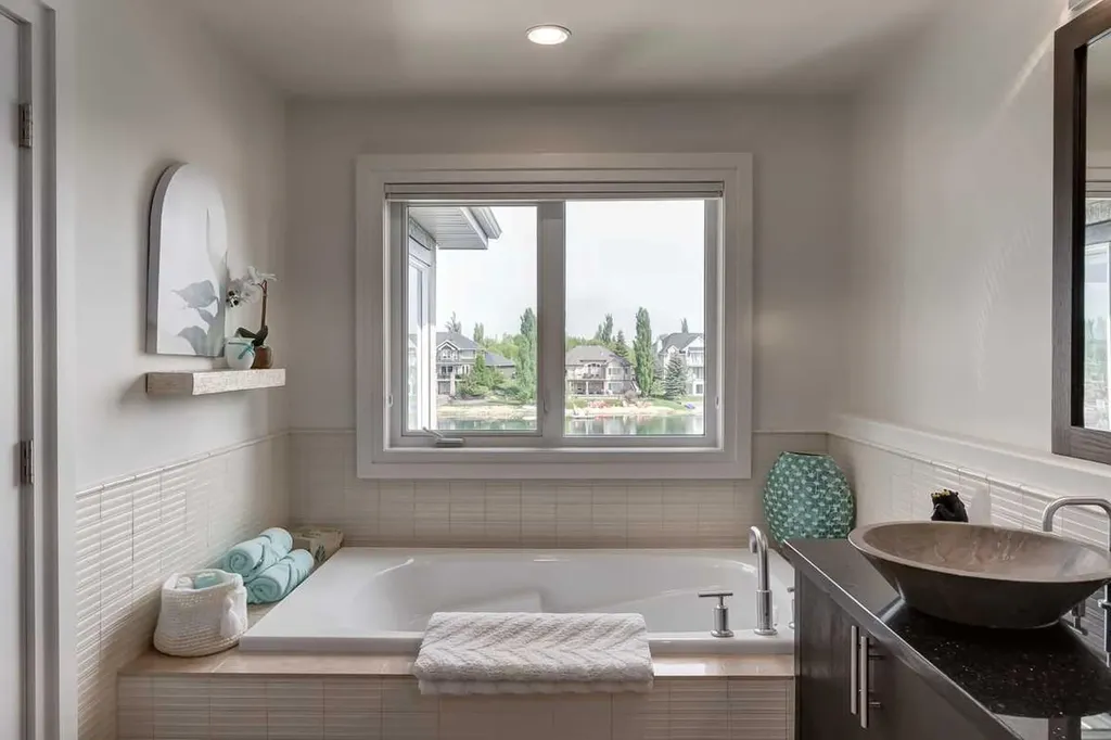 68 Heritage Lake Shores Heritage Pointe AB T0L0X0