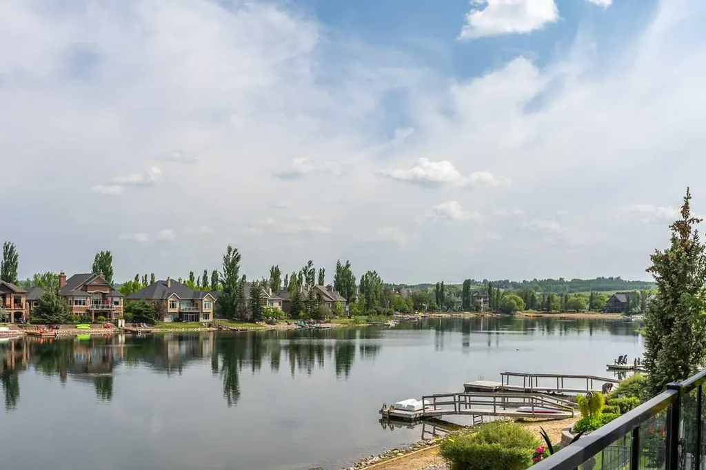 68 Heritage Lake Shores Heritage Pointe AB T0L0X0