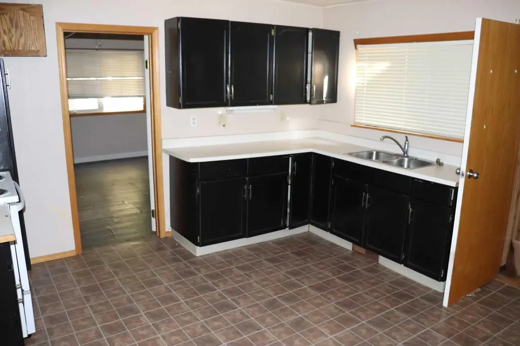 5021 6 Avenue Edson AB T7E 1E7