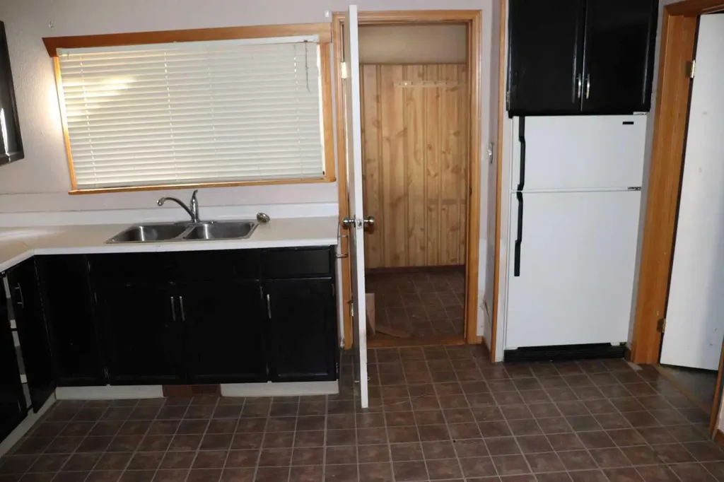 5021 6 Avenue Edson AB T7E 1E7