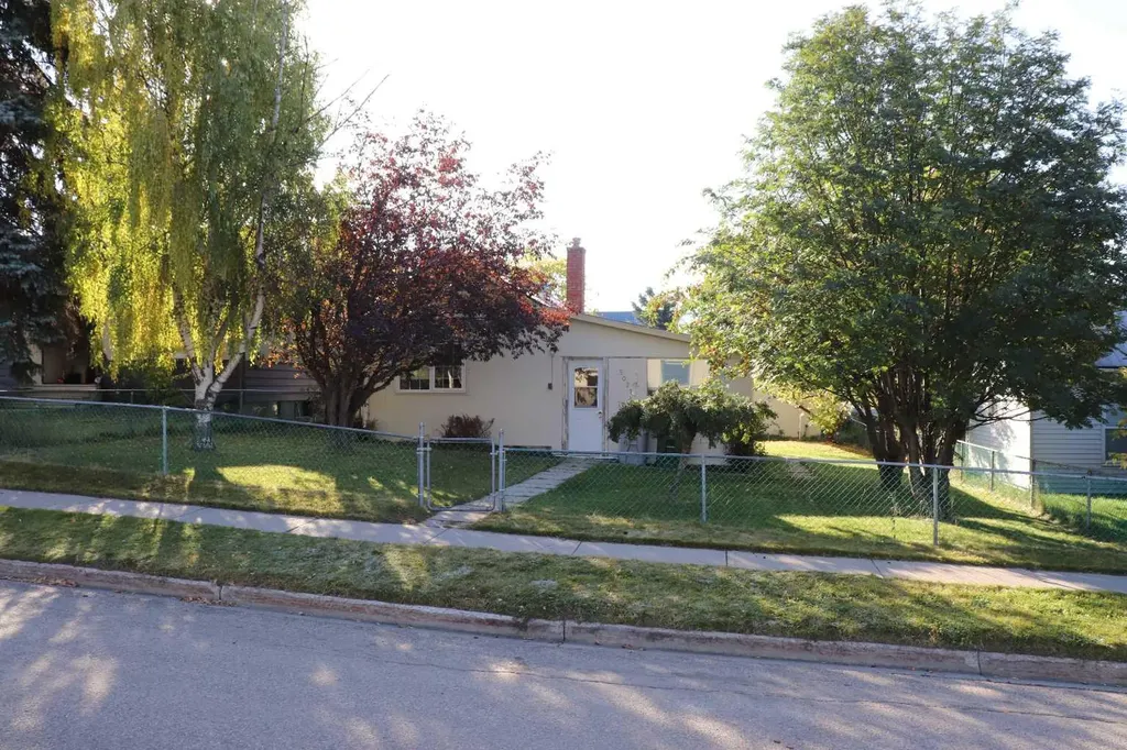 5021 6 Avenue Edson AB T7E 1E7