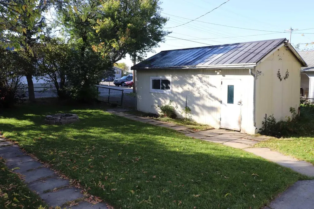 5021 6 Avenue Edson AB T7E 1E7