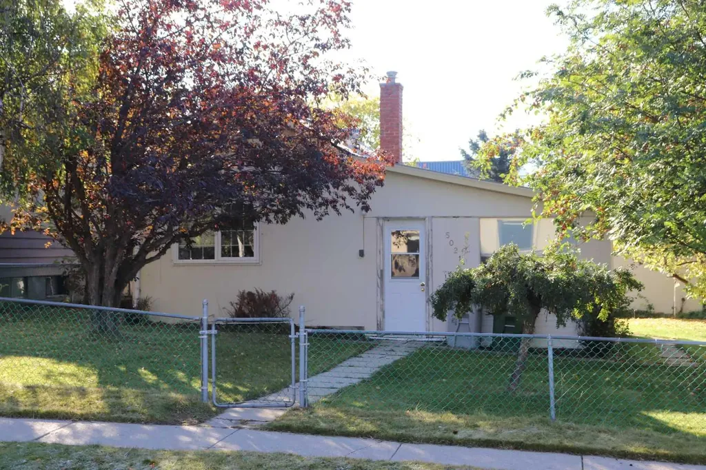 5021 6 Avenue Edson AB T7E 1E7