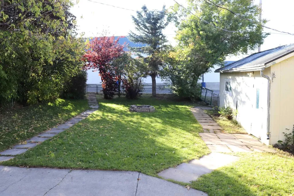 5021 6 Avenue Edson AB T7E 1E7