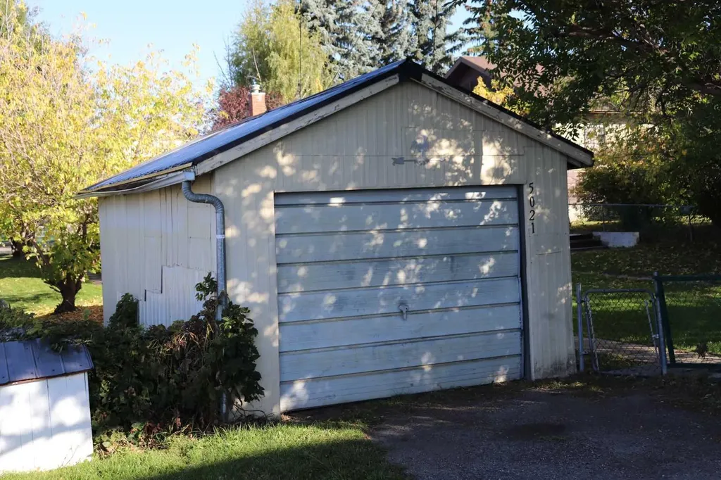 5021 6 Avenue Edson AB T7E 1E7