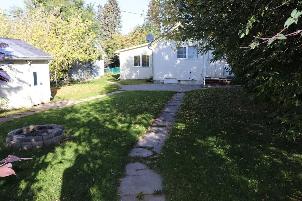 5021 6 Avenue Edson AB T7E 1E7