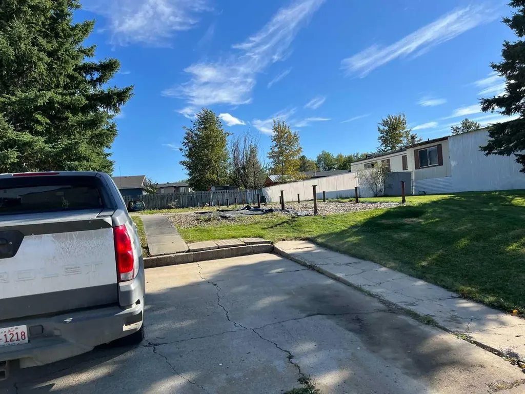 811 5 A Street Fox Creek AB T0H1P0