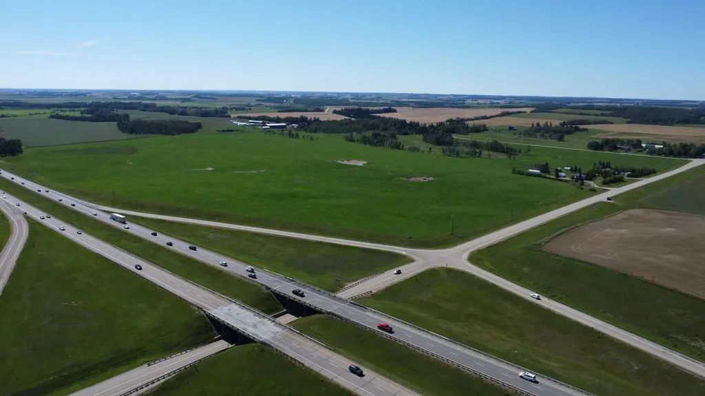 Qe2 And 604 Highway Rural Lacombe County AB T4J 1R5