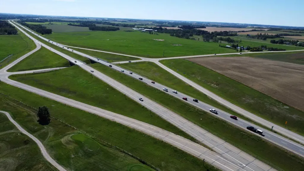 Qe2 And 604 Highway Rural Lacombe County AB T4J 1R5