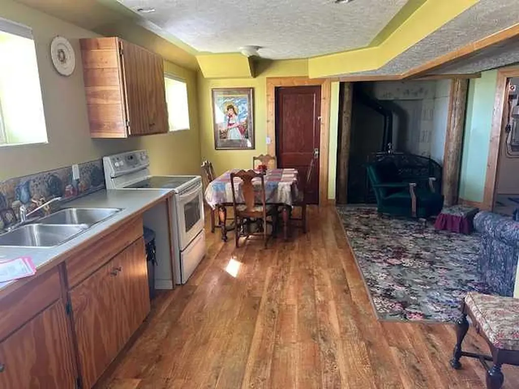 270002 Ab 505 Highway Glenwood AB T0K 2R0