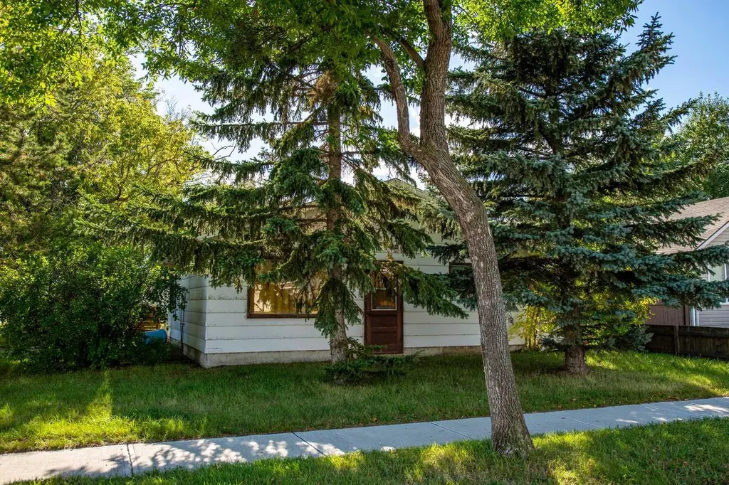 1237 6 Avenue Wainwright AB T9W 1G2