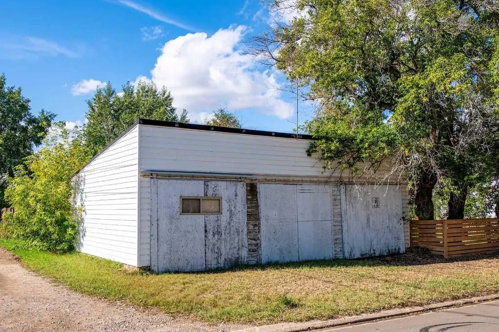 1237 6 Avenue Wainwright AB T9W 1G2