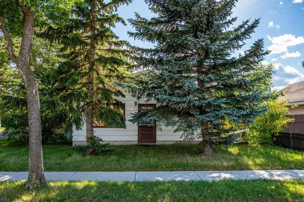 1237 6 Avenue Wainwright AB T9W 1G2
