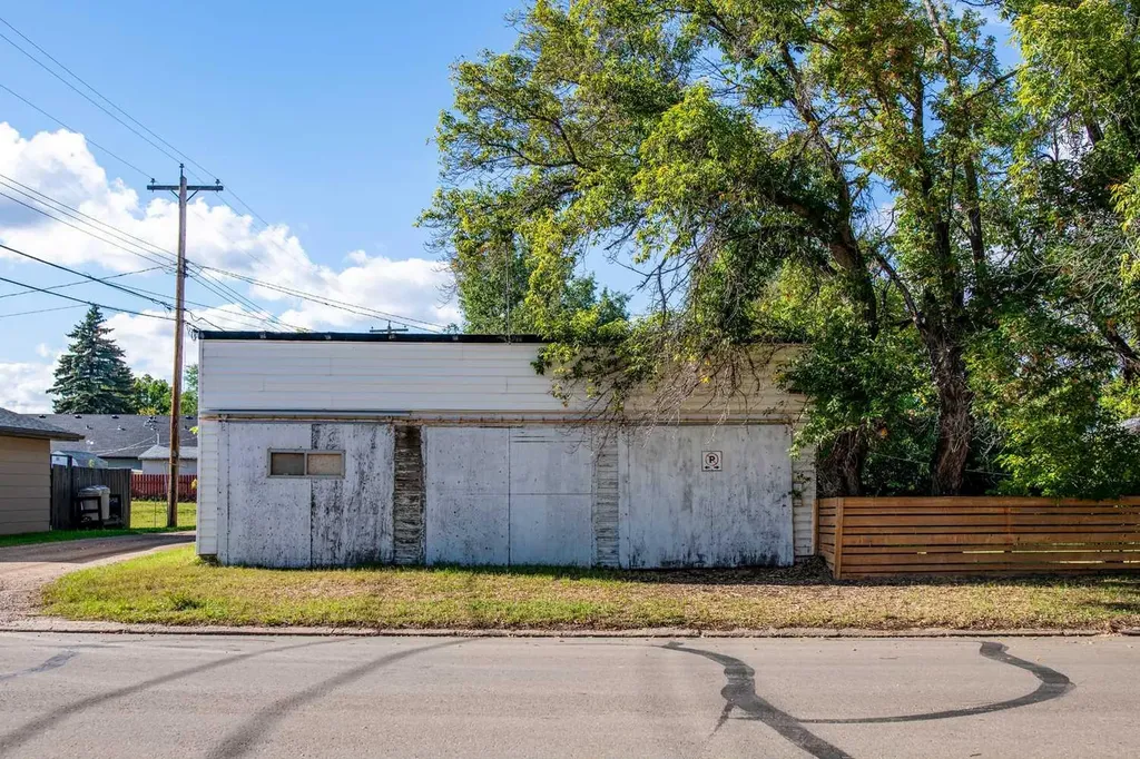 1237 6 Avenue Wainwright AB T9W 1G2