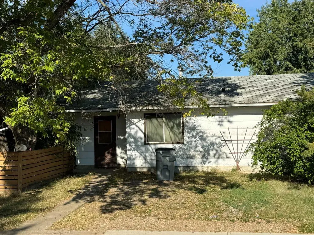 1237 6 Avenue Wainwright AB T9W 1G2