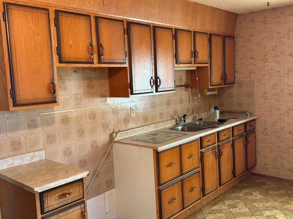 1237 6 Avenue Wainwright AB T9W 1G2