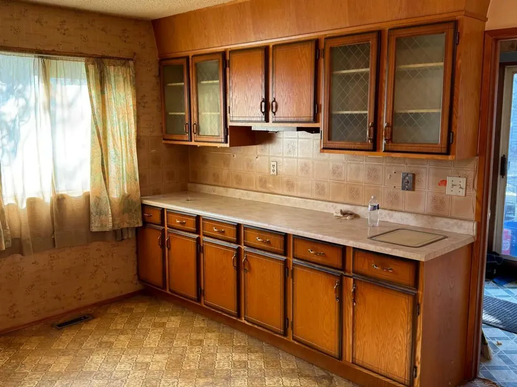 1237 6 Avenue Wainwright AB T9W 1G2