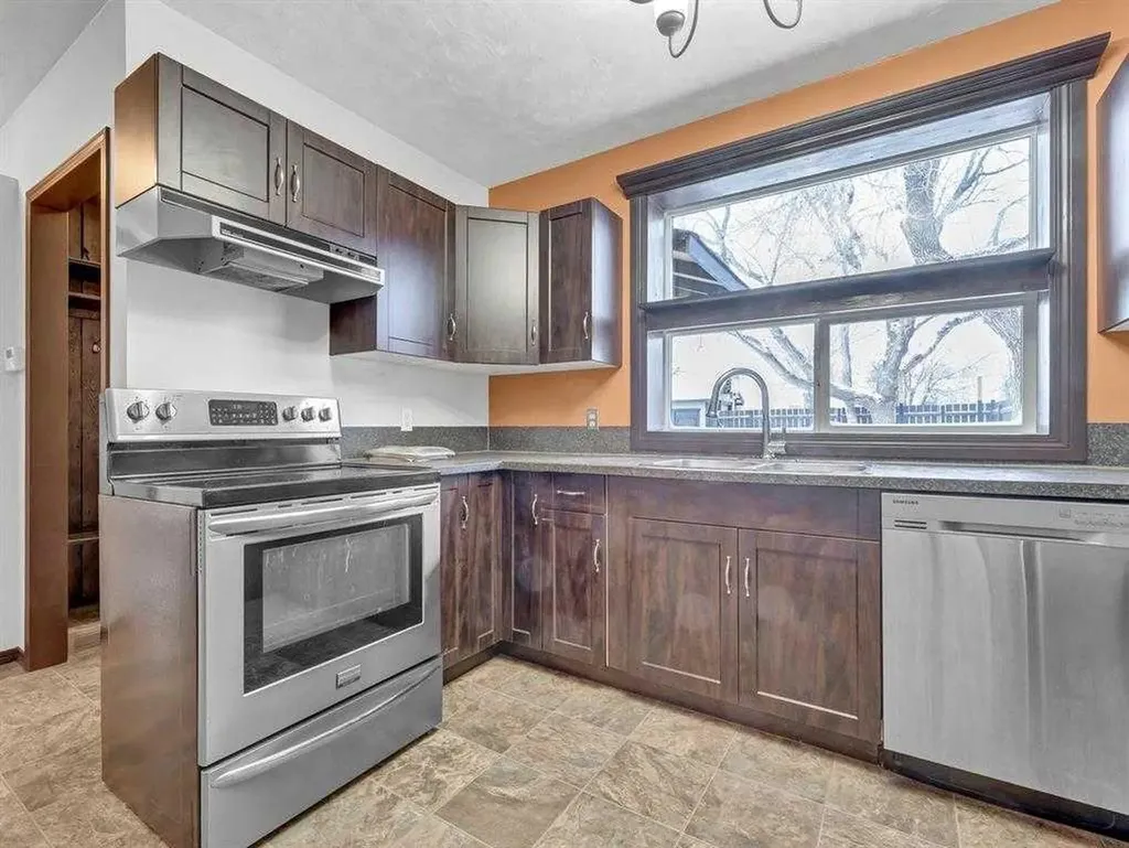 165 Centre Street Tilley AB T0J 3K0