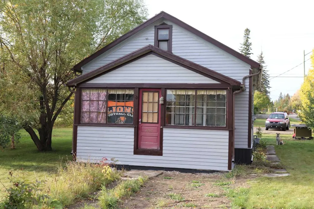 4702 4 Avenue Edson AB T7E 1C6