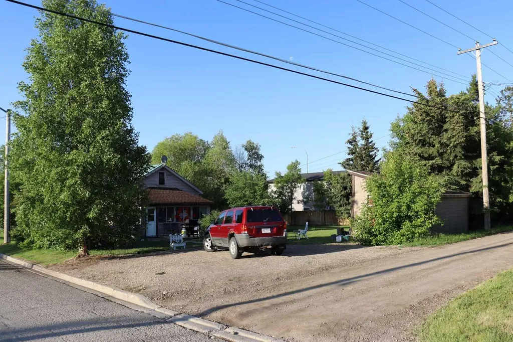 4702 4 Avenue Edson AB T7E 1C6
