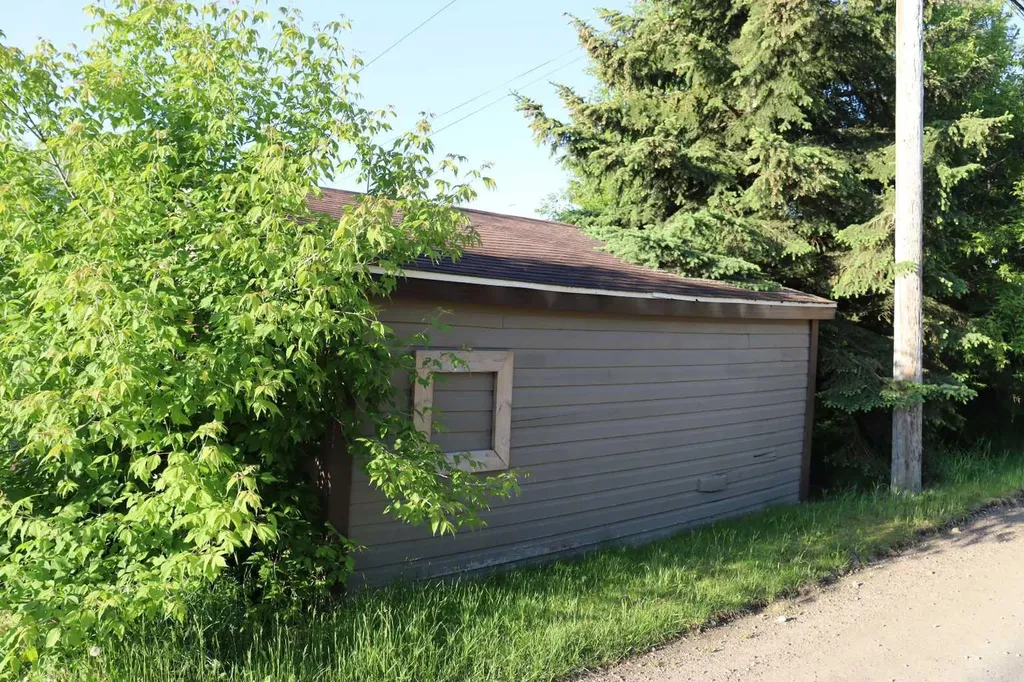 4702 4 Avenue Edson AB T7E 1C6
