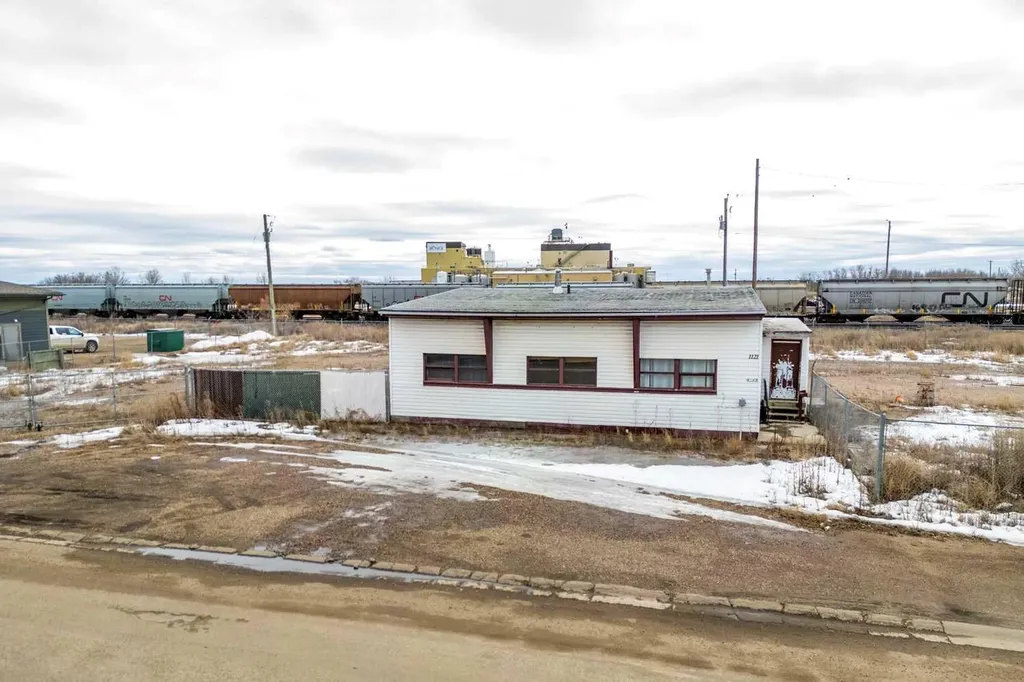 1101 1 Avenue Wainwright AB T9W 1G9