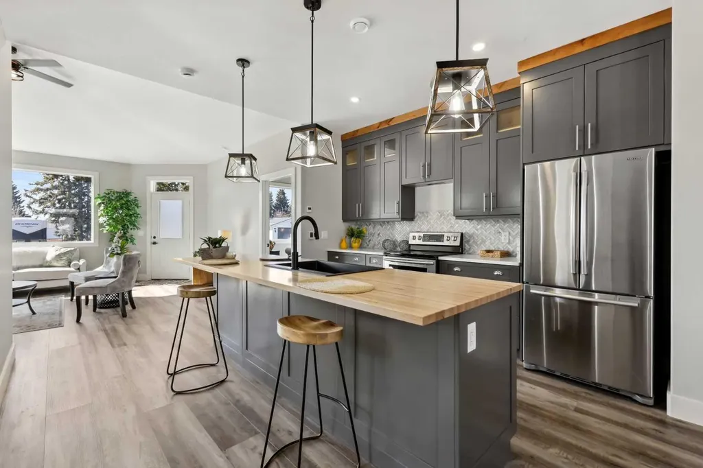 610 4 Avenue SW Sundre AB T0M 1X0