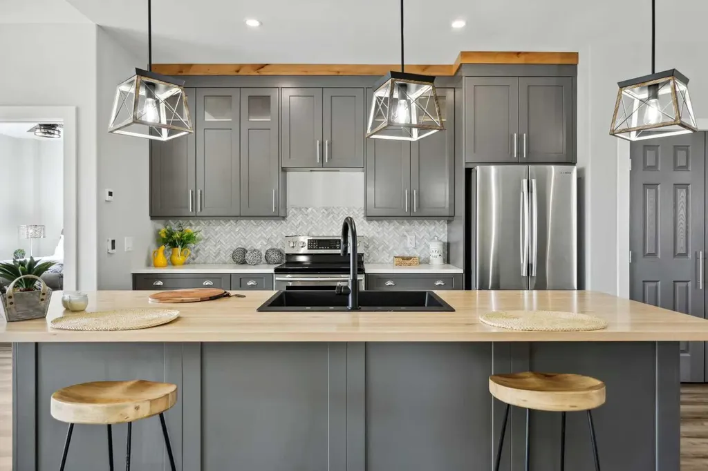 610 4 Avenue SW Sundre AB T0M 1X0