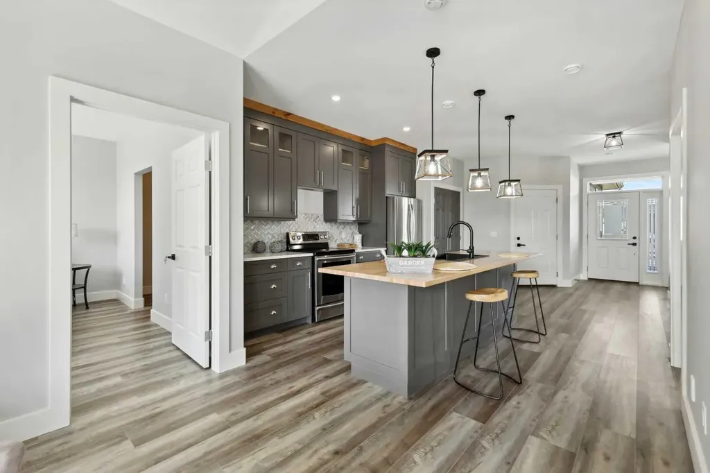 610 4 Avenue SW Sundre AB T0M 1X0