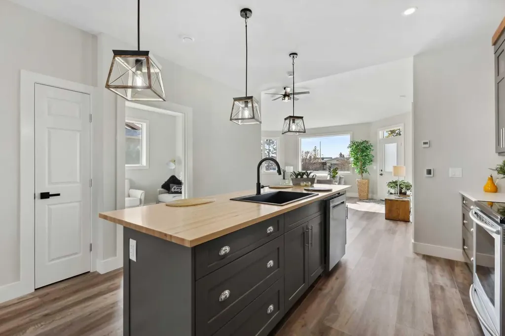 610 4 Avenue SW Sundre AB T0M 1X0