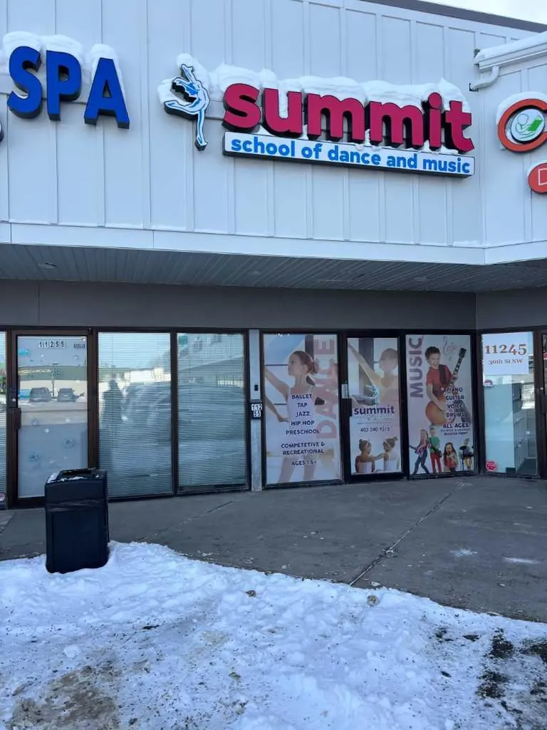 11253 30 Street SW Calgary AB T2W 4N5