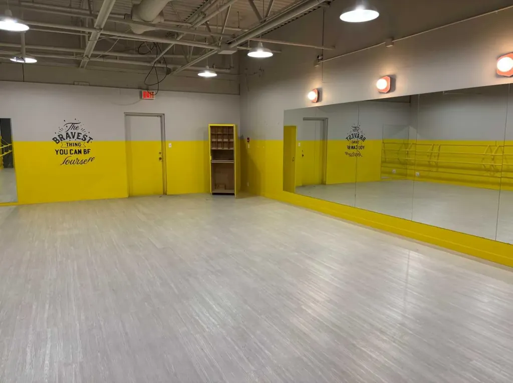 11253 30 Street SW Calgary AB T2W 4N5
