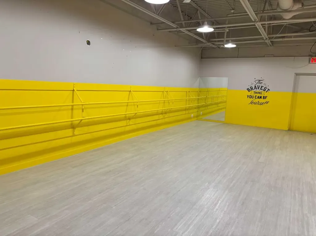 11253 30 Street SW Calgary AB T2W 4N5
