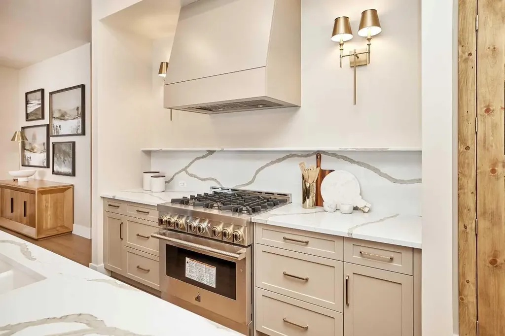 233 Rowmont Drive NW Calgary AB T3L2N7