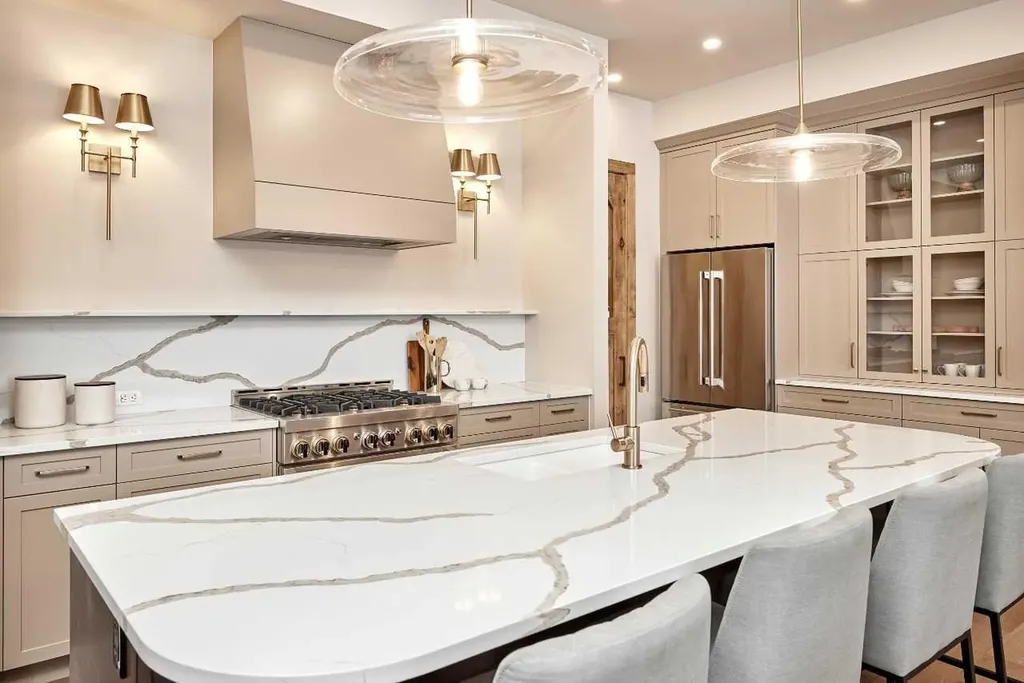 233 Rowmont Drive NW Calgary AB T3L2N7