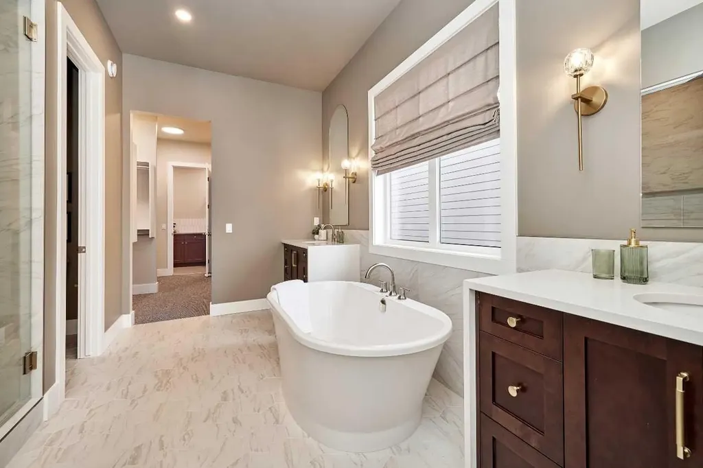 233 Rowmont Drive NW Calgary AB T3L2N7