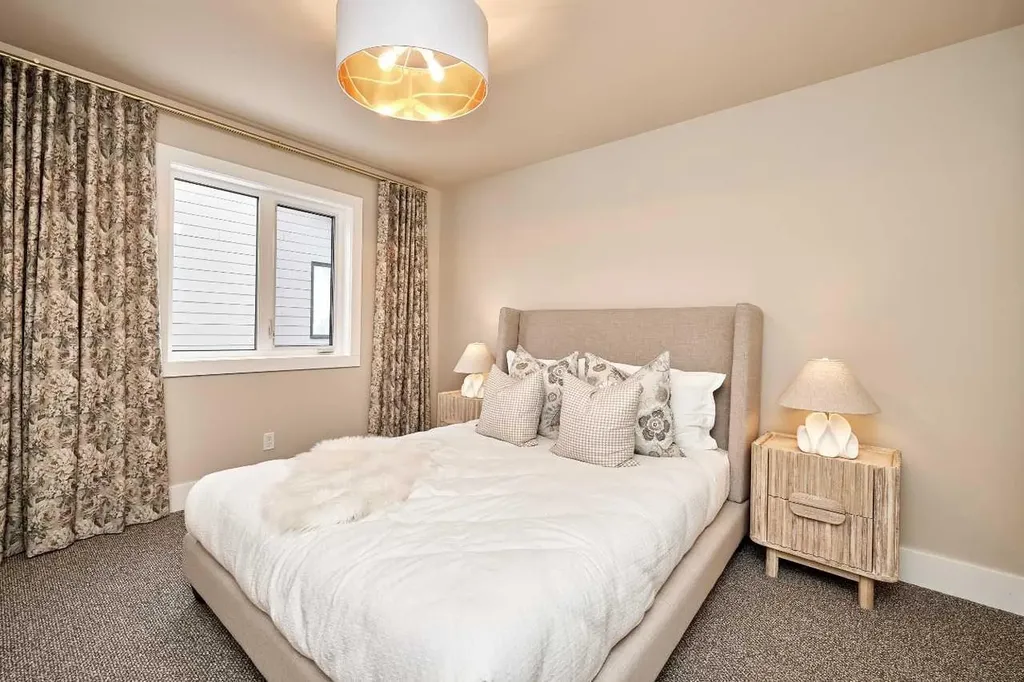 233 Rowmont Drive NW Calgary AB T3L2N7