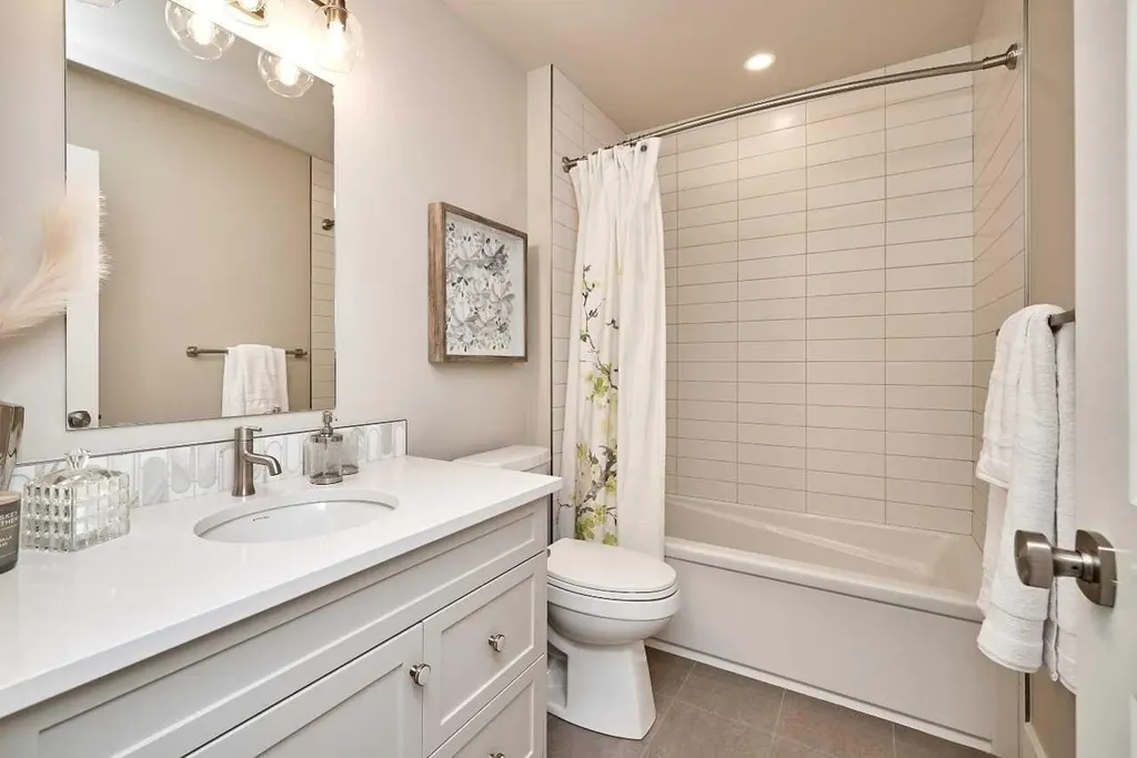 233 Rowmont Drive NW Calgary AB T3L2N7