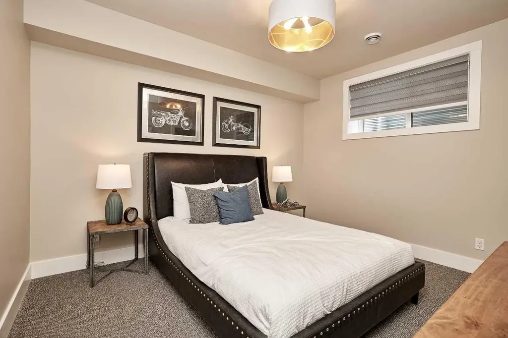 233 Rowmont Drive NW Calgary AB T3L2N7
