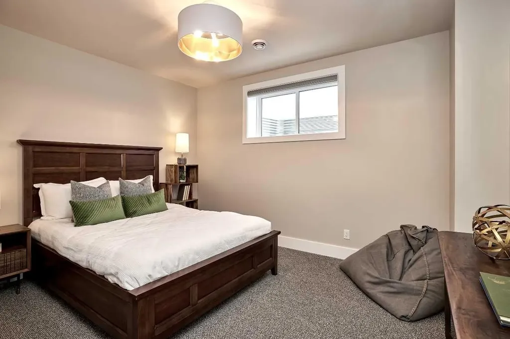233 Rowmont Drive NW Calgary AB T3L2N7