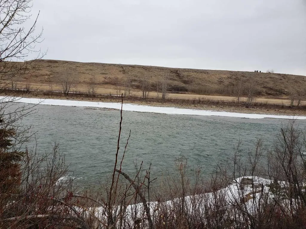 W:5 R:4 T:26 S:7 Q:se &NE,& NW Rural Rocky View County AB T0L1N0