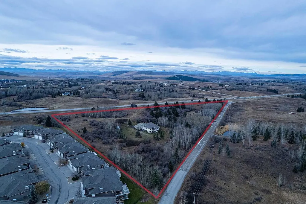 42085 River Heights Lane Cochrane AB T4C 2A4