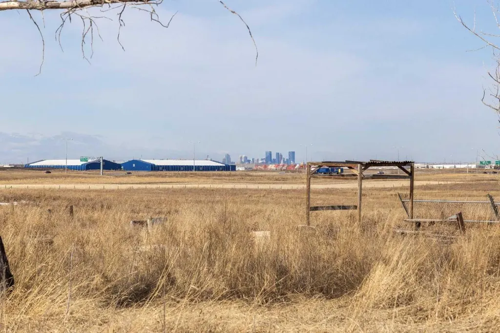 13515 84 Street SE Calgary AB T3S 0A6