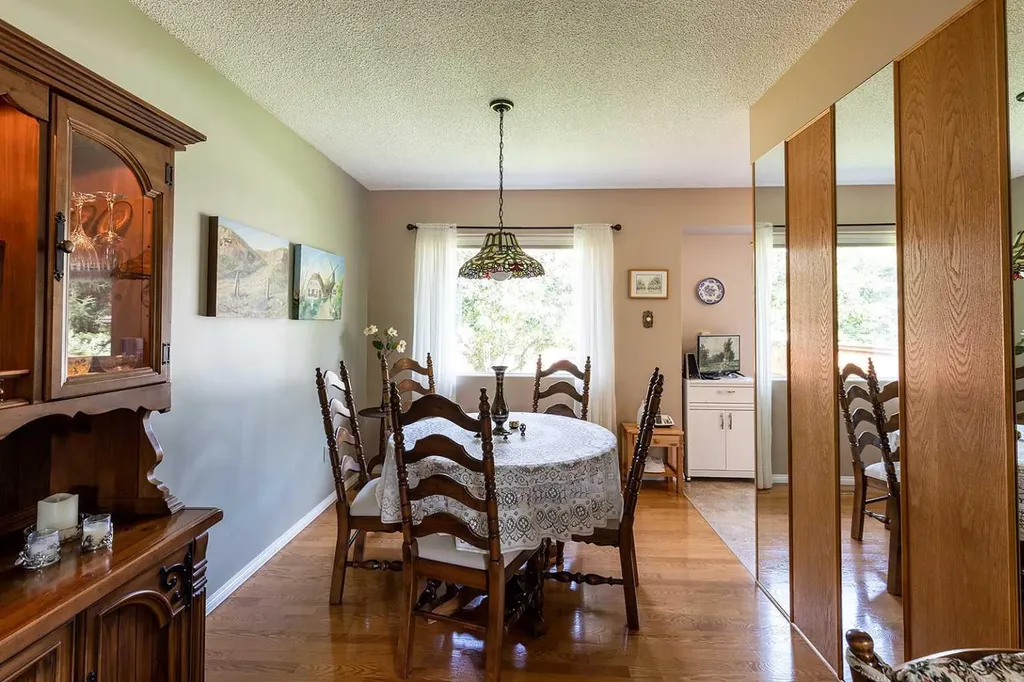 242 11th Street NE Medicine Hat AB T1A 5T2