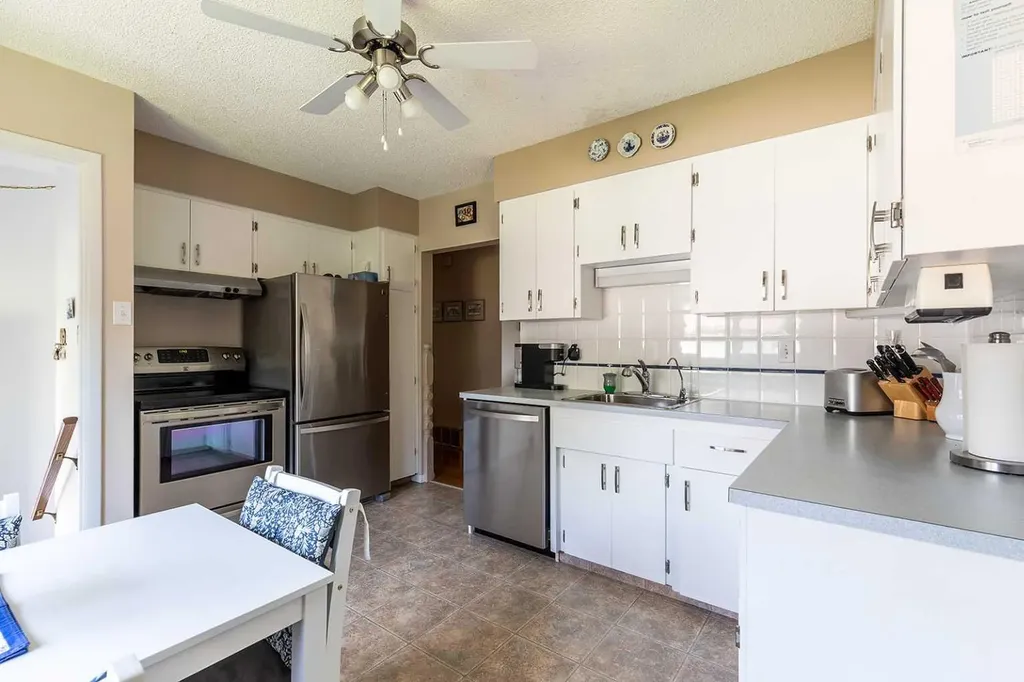 242 11th Street NE Medicine Hat AB T1A 5T2
