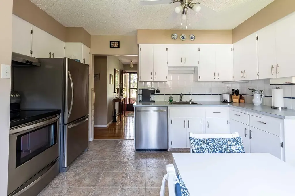 242 11th Street NE Medicine Hat AB T1A 5T2