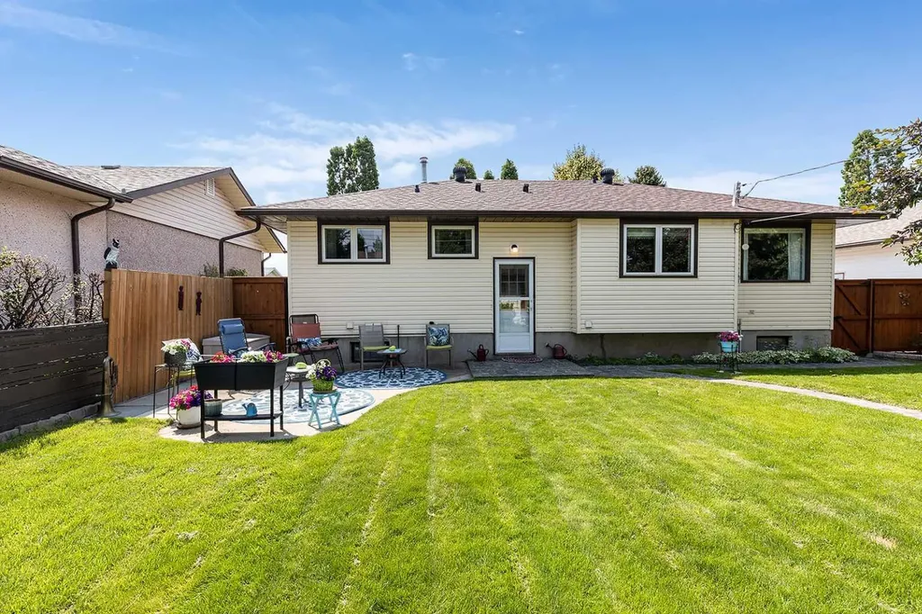 242 11th Street NE Medicine Hat AB T1A 5T2